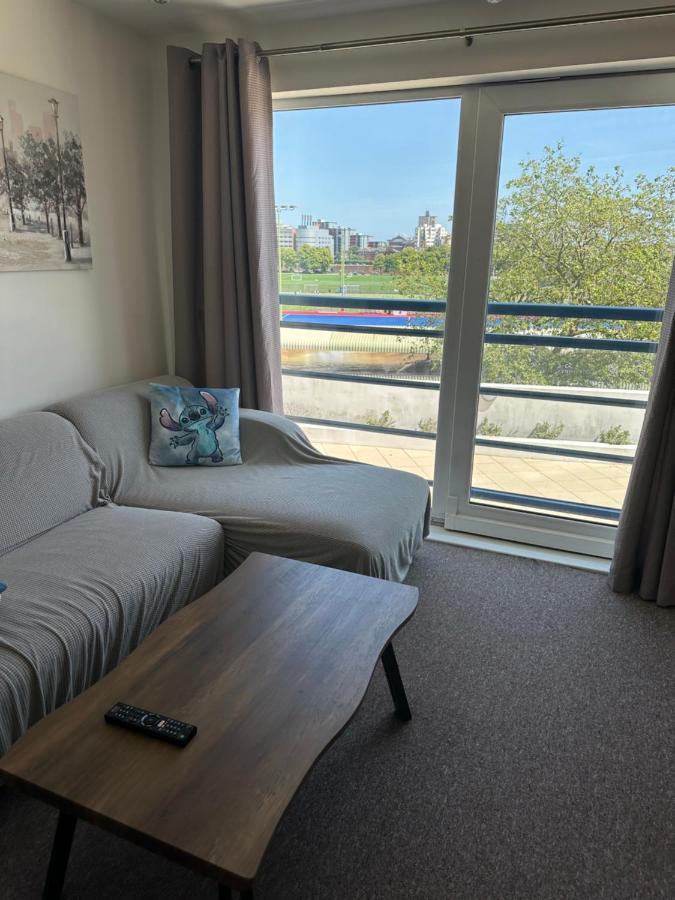 Gunwharf Quays Harbour Apartments Portsmouth Exterior photo